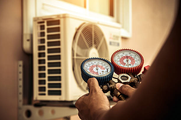 Professional Hvac Repair technician working in Reno, TX